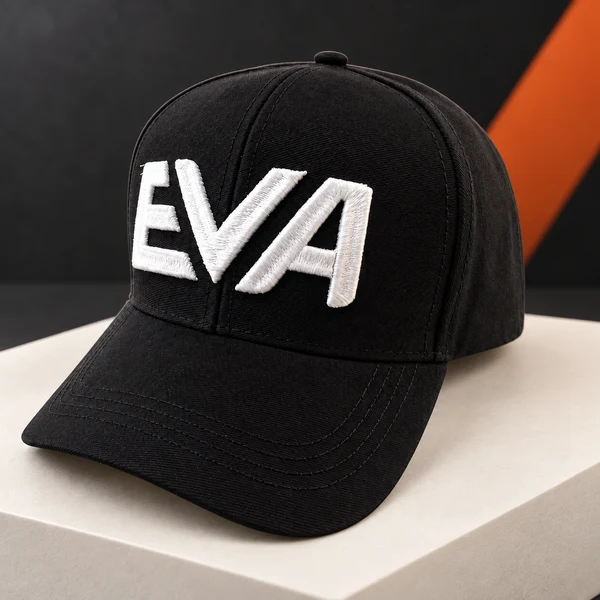 Boné com bordado EVA