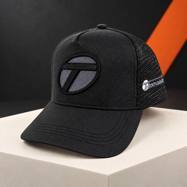 Boné trucker personalizado com emblema circular